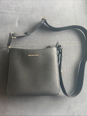 Michael Kors Jet Set Travel Small Messenger Bag